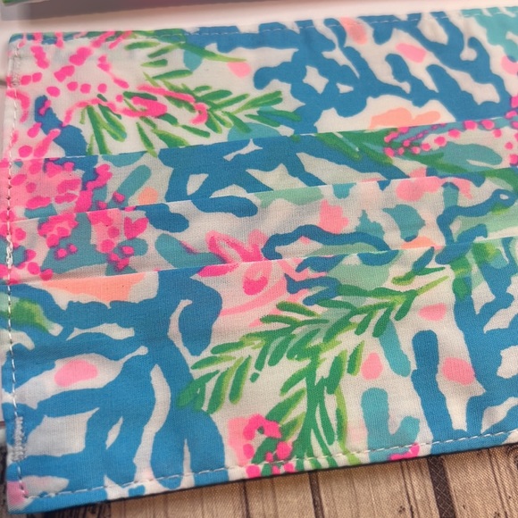 NWT - Lilly Pulitzer - Adult Face Mask - 3 Pack. ๐๐ฉท๐๐๐ - Picture 3 of 6